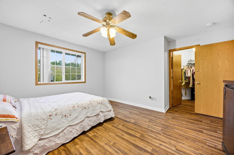 12343 Zealand Avenue N - Photo 10