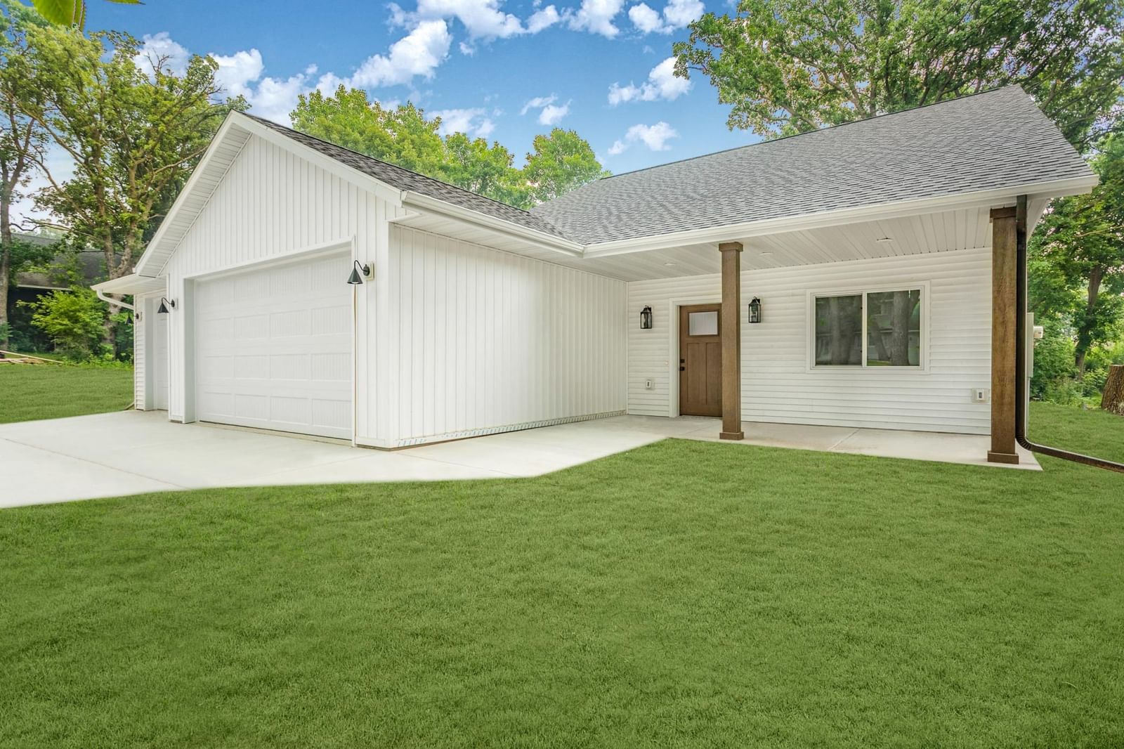 1011 Nokomis Street