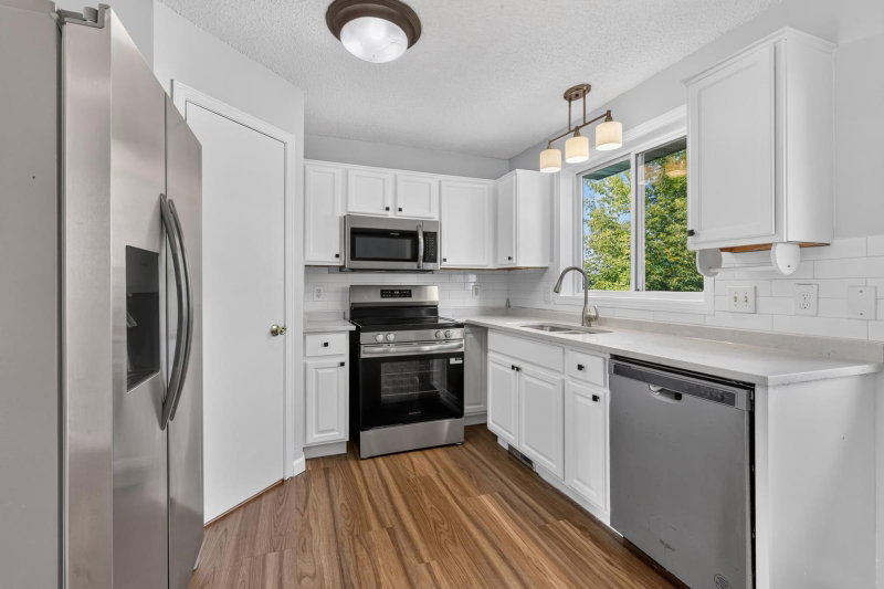 4388 Blakewood Drive - Photo 9