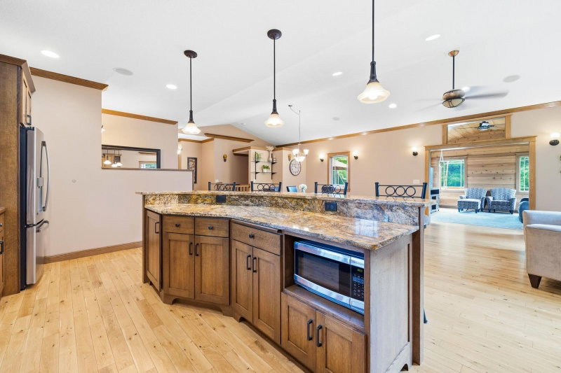 3123 Crestwood Drive NE - Photo 11