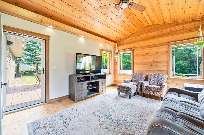 3123 Crestwood Drive NE - Photo 17
