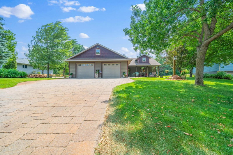 3123 Crestwood Drive NE - Photo 4