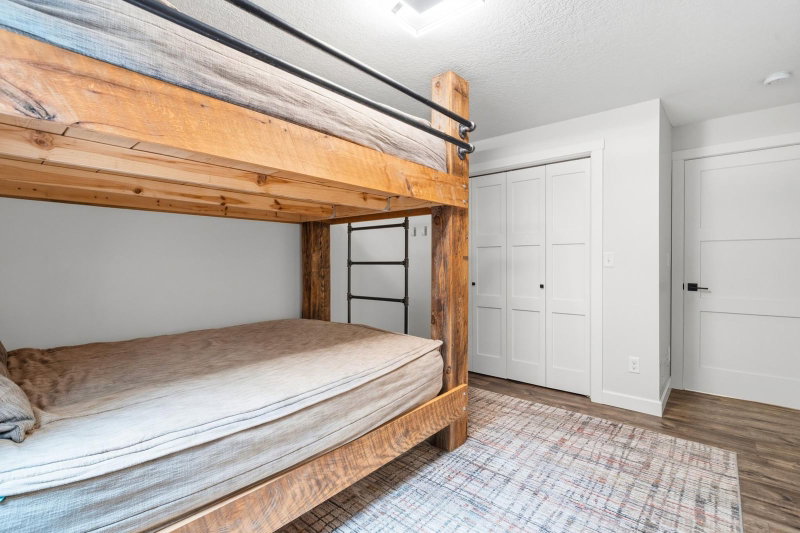 3123 Crestwood Drive NE - Photo 37