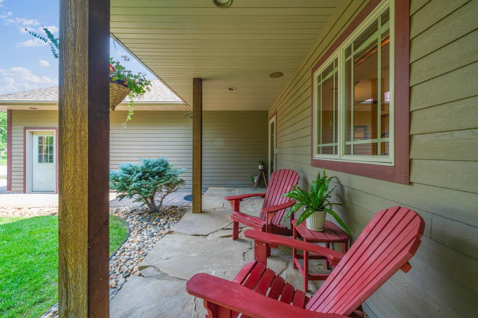 3123 Crestwood Drive NE