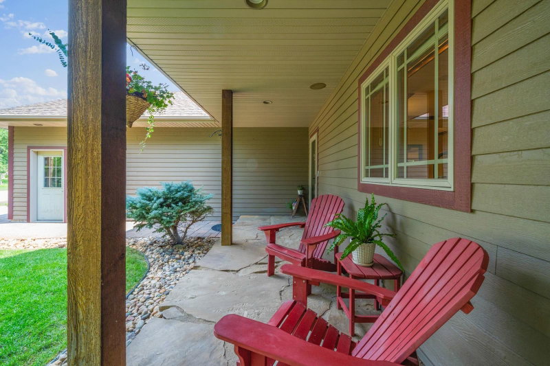 3123 Crestwood Drive NE - Photo 5