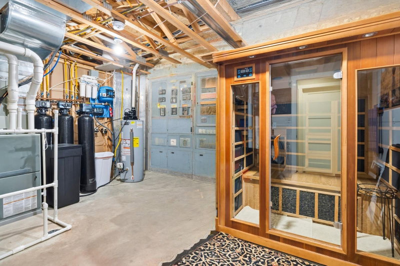 3123 Crestwood Drive NE - Photo 43