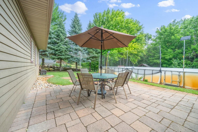 3123 Crestwood Drive NE - Photo 7