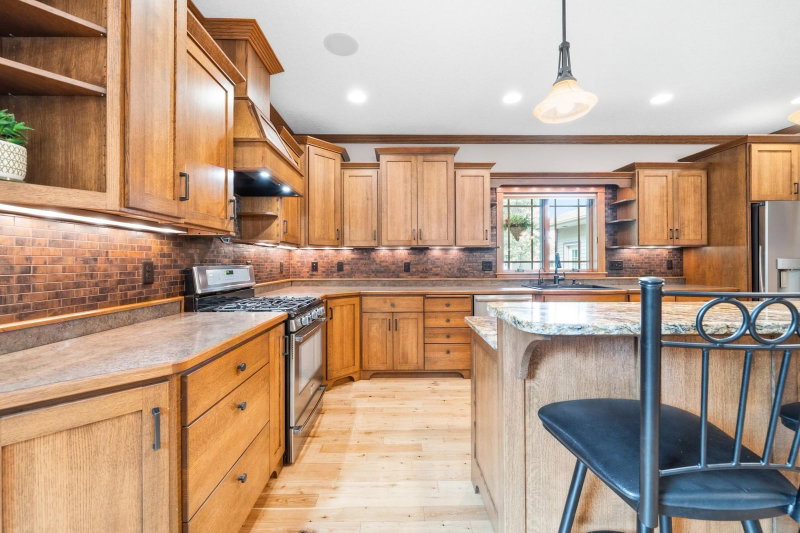 3123 Crestwood Drive NE - Photo 9