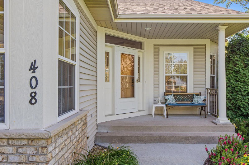408 Holly Lane N - Photo 4