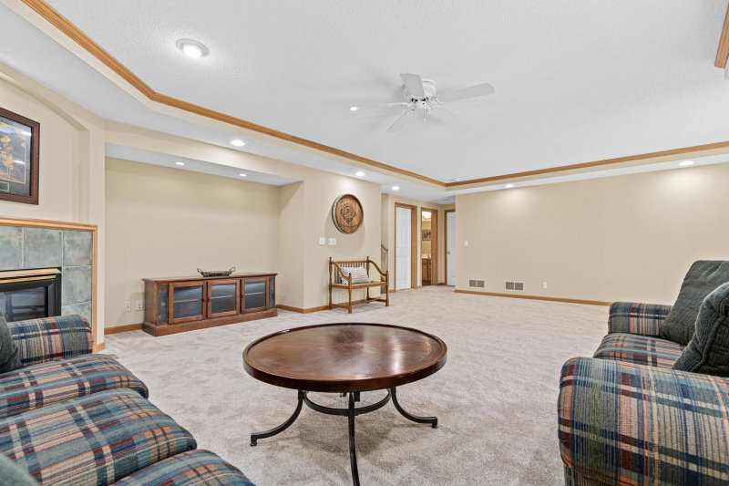 408 Holly Lane N - Photo 33