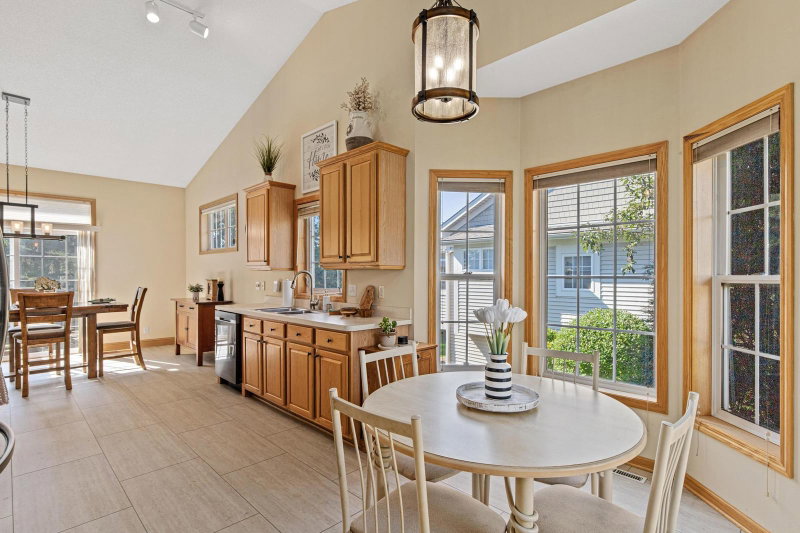 408 Holly Lane N - Photo 8