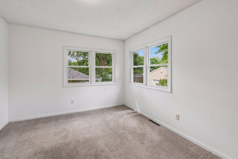 2417 Parkview Boulevard - Photo 12