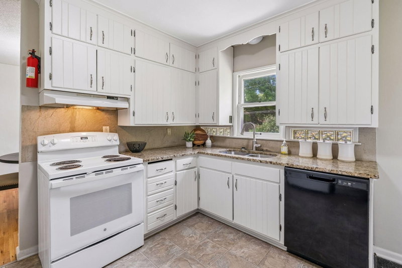 2417 Parkview Boulevard - Photo 7