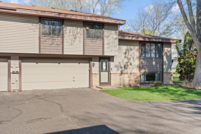 3716 Brookdale Circle N - Photo 2