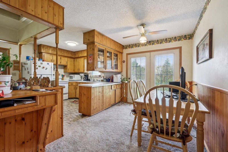 24981 Field Avenue - Photo 13