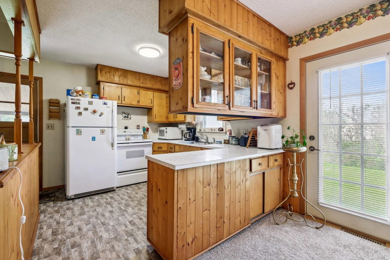 24981 Field Avenue - Photo 10