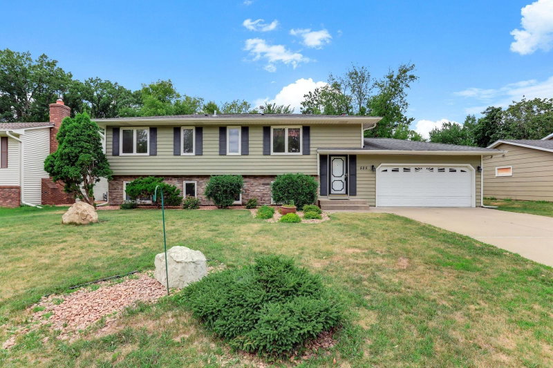 525 Lakewood Drive S
