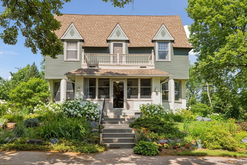 1818 Kenwood Parkway - Photo 11