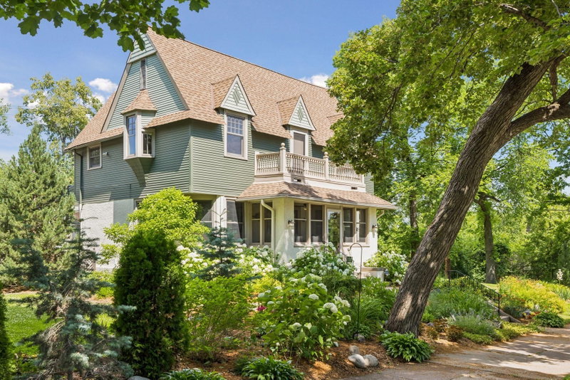 1818 Kenwood Parkway - Photo 12