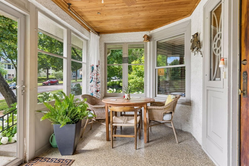 1818 Kenwood Parkway - Photo 15
