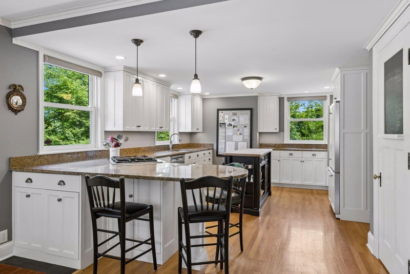 1818 Kenwood Parkway - Photo 30