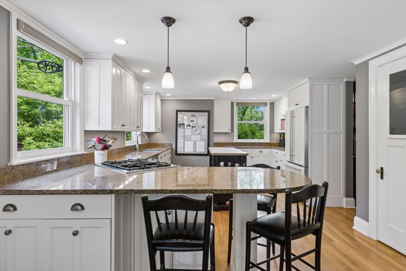 1818 Kenwood Parkway - Photo 31
