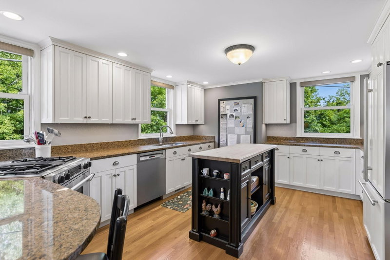1818 Kenwood Parkway - Photo 32