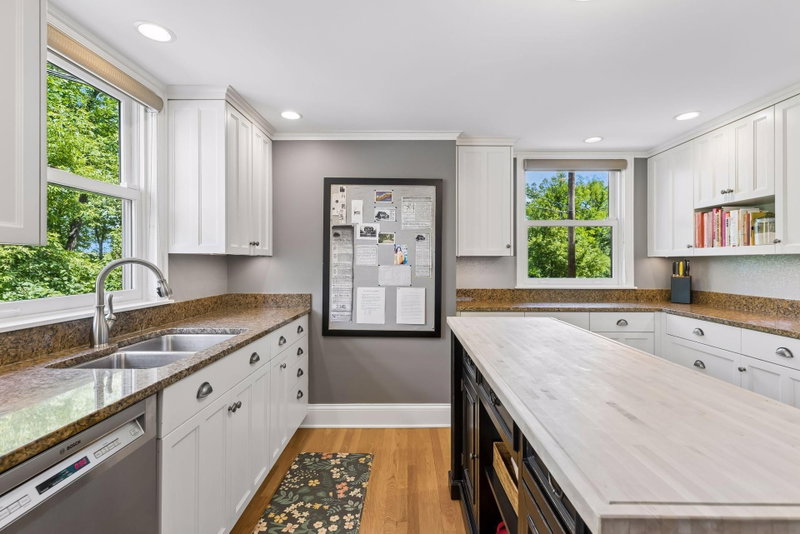 1818 Kenwood Parkway - Photo 34
