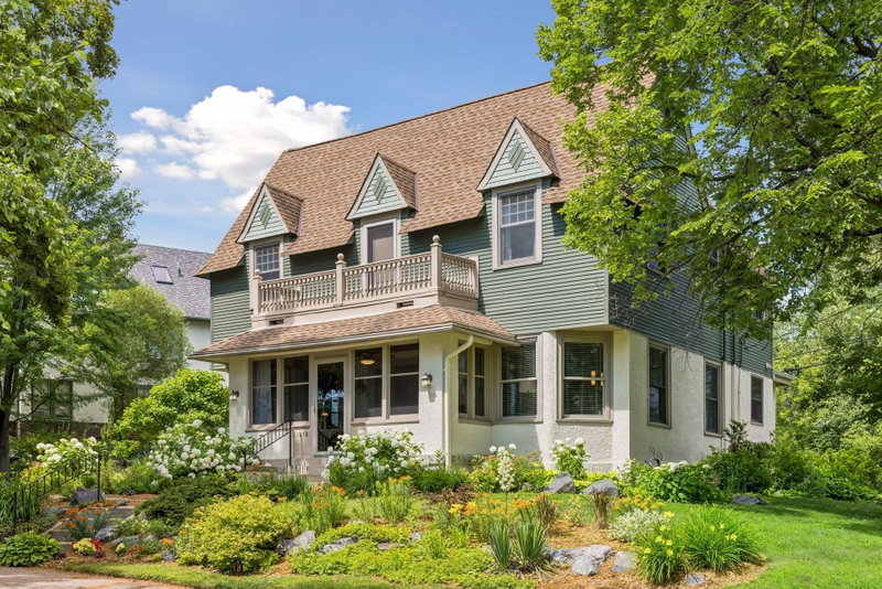 1818 Kenwood Parkway - Photo 9