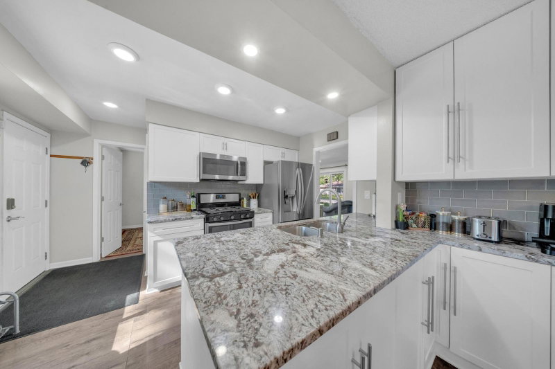 2765 Merrill Street - Photo 4