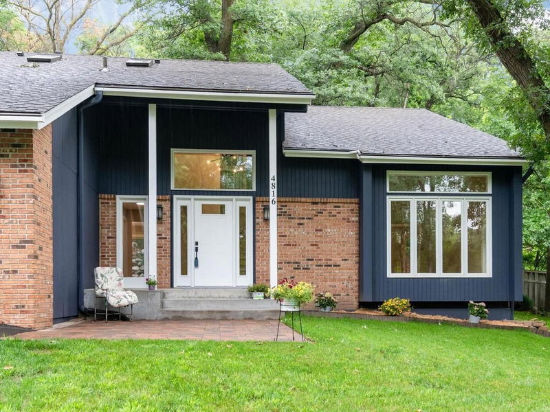 4816 Kingsdale Drive - Photo 2