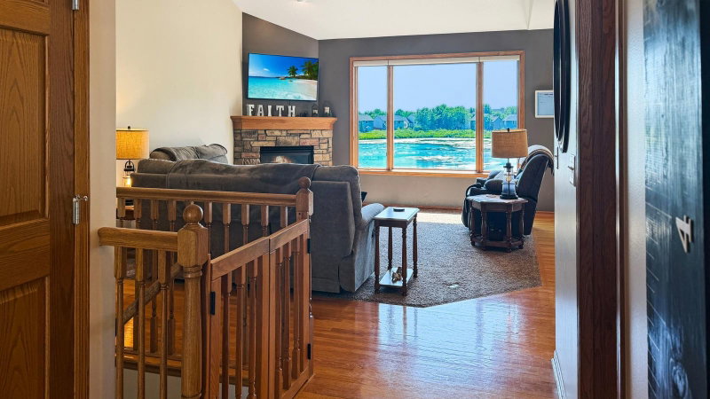 912 Superior Drive - Photo 6