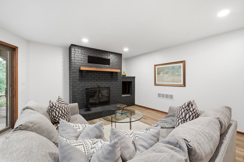 10761 Penfield Avenue Court N - Photo 29