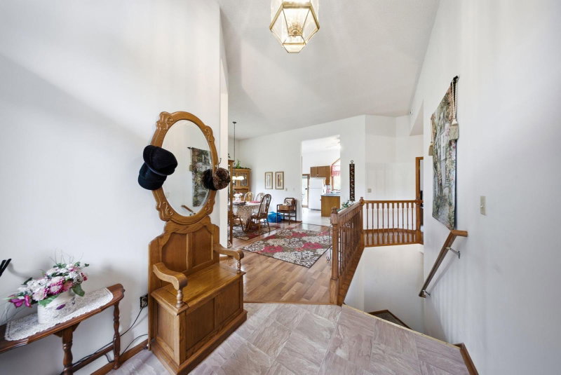 4852 Hillvale Avenue N - Photo 2