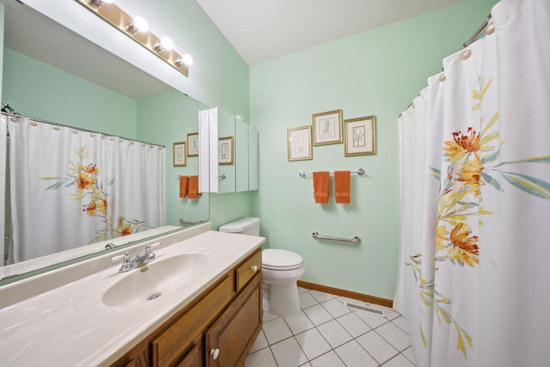 4852 Hillvale Avenue N - Photo 13