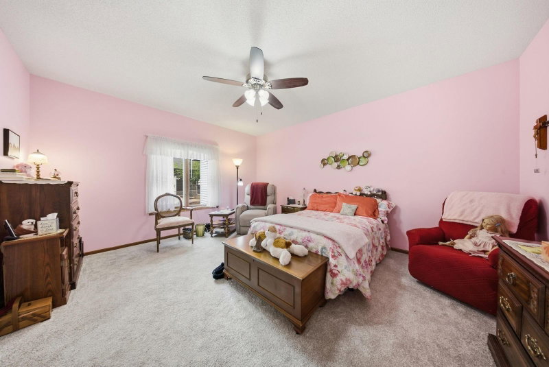 4852 Hillvale Avenue N - Photo 14