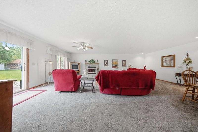 4852 Hillvale Avenue N - Photo 19