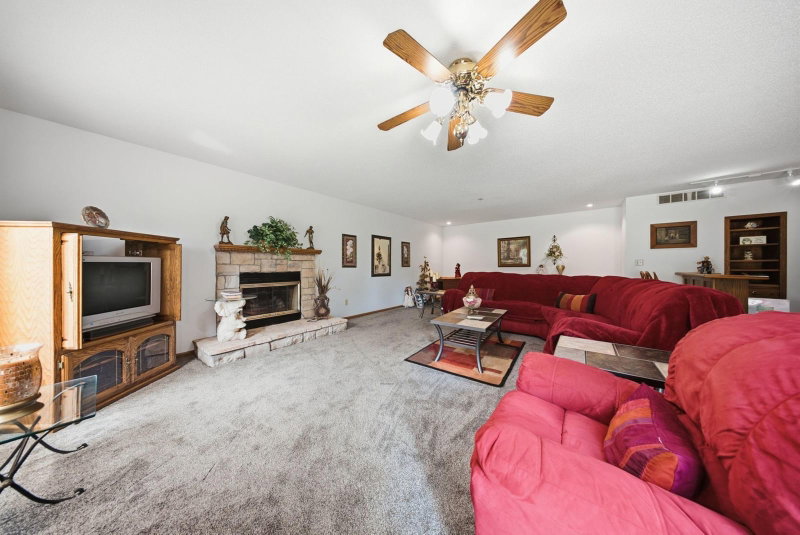 4852 Hillvale Avenue N - Photo 20