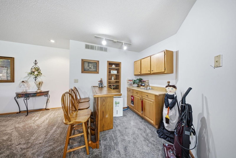 4852 Hillvale Avenue N - Photo 22