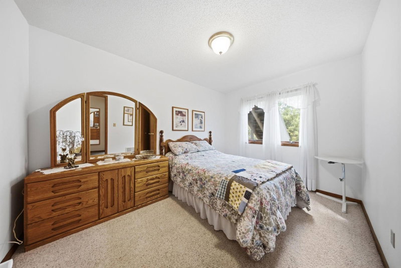 4852 Hillvale Avenue N - Photo 25