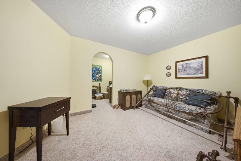 4852 Hillvale Avenue N - Photo 26