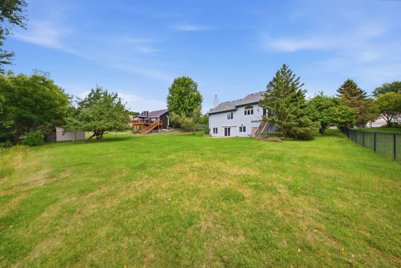 4852 Hillvale Avenue N - Photo 39