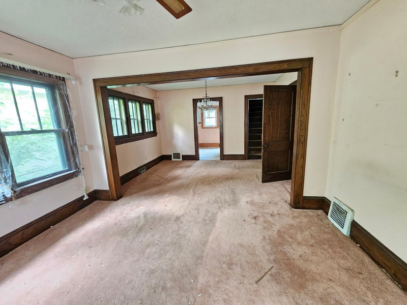 3904 Clinton Avenue - Photo 5