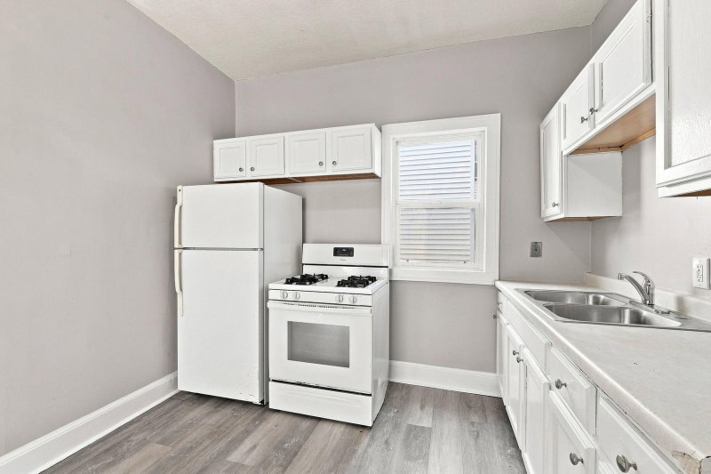 2410 James Avenue N - Photo 9