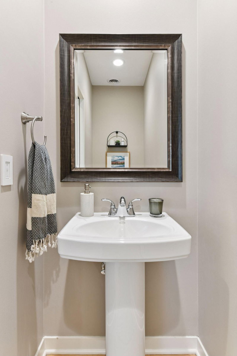 421 Willoughby Way W - Photo 23