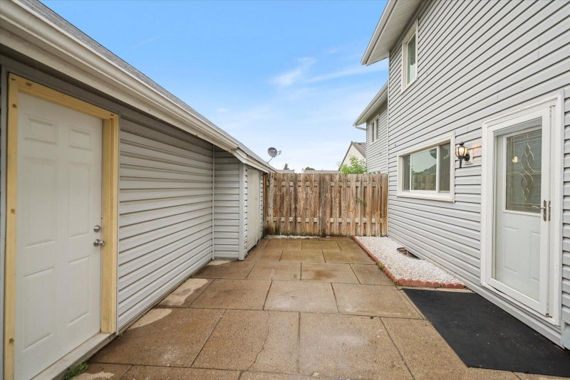 3656 Brookdale Drive N - Photo 6