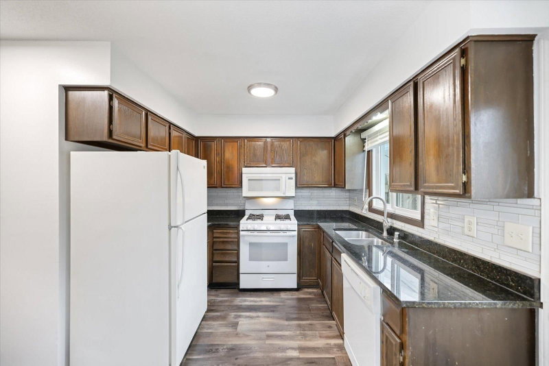 3656 Brookdale Drive N - Photo 7