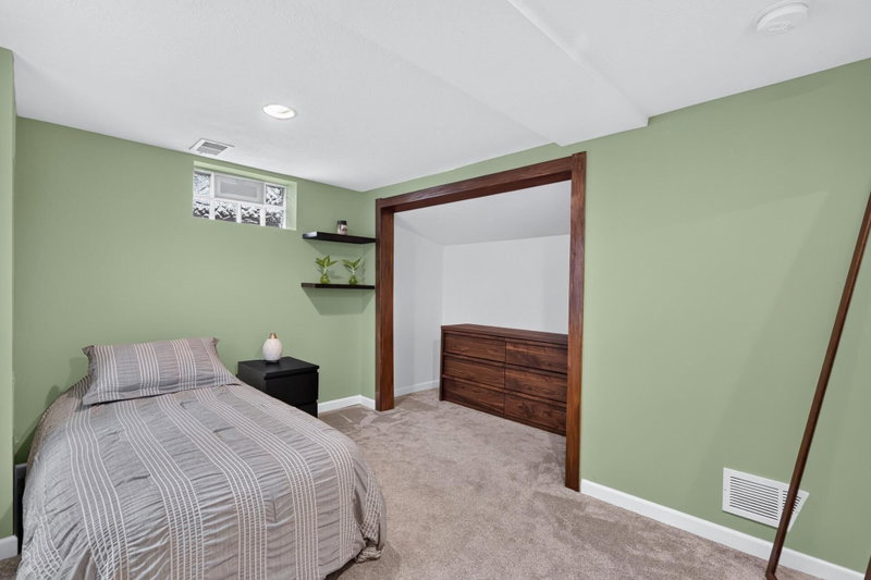 2705 Georgia Avenue S - Photo 31