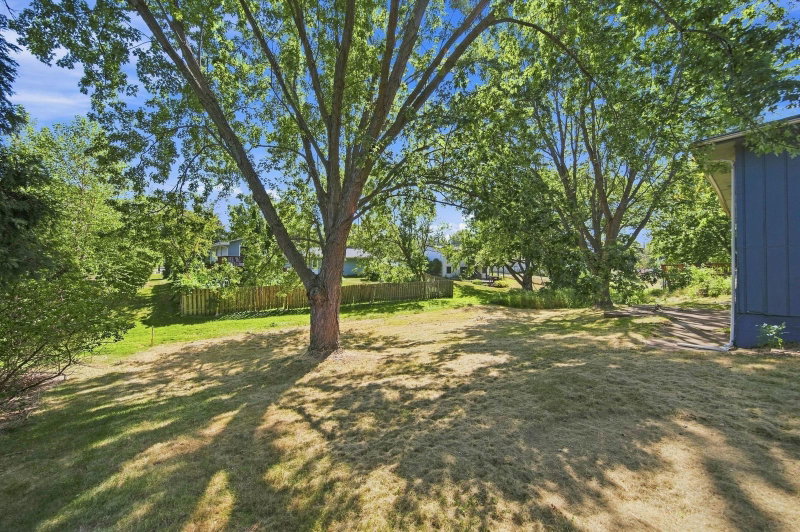 360 Brooks Avenue W - Photo 35