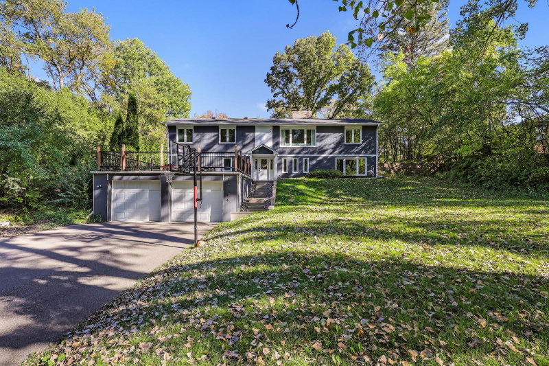 14104 Knollway Drive N - Photo 2